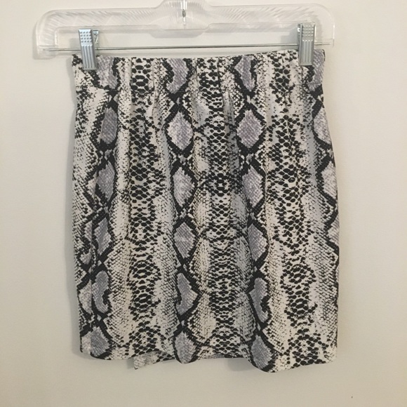 snake print skirt - Picture 2 of 2